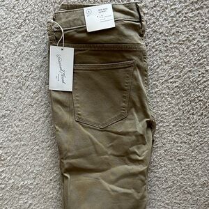 Universal Thread Women’s Khaki Mid-Rise Skinny Jeans